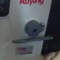 چرخ خیاطی صنعتی رویانگ به همراه میزش فروخته میشود|چرخ خیاطی و ریسندگی|ماکو, |دیوار