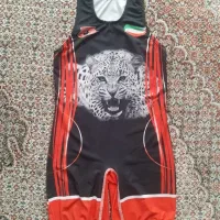 دوبنده کشتی رنگ قرمز