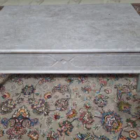 میز سالم درحد نو و یک عدد گل میز