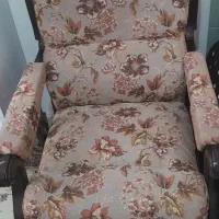 مبل راحتی قدیمی به همراه جلو مبلی