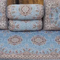 دوعدد شاهنشین.  وتخت سنتی