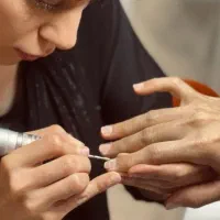 دوره آموزشی کاشت ناخن