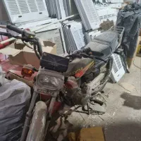 موتورسیکلت ۲۰۰ همتاز.