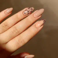 تخفیفات و هدیه خدمات ناخن شهرک گلستان