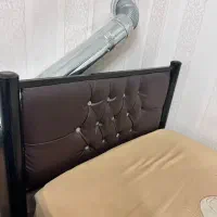 تخت فلزی