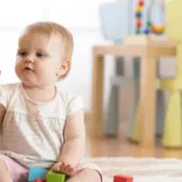 پرستار جهت نگهداری کودک