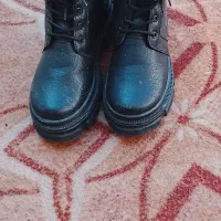 کفش نو|کیف، کفش، کمربند|خوی, |دیوار