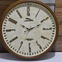 تولید کننده‌ی ساعت دیواری