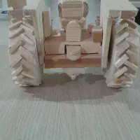 ماکت تراکتور چوبی خیلی با دقت و ظرافت