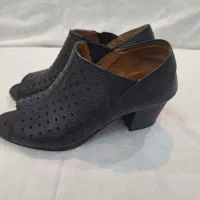 صندل و کتونی