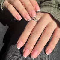 خدمات کاشت ناخن