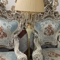 آباژور ایستاده