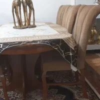 میز غذا خوری در حد نو