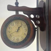 ساعت دیواری کلاسیک، دو رو ( هر طرف یک ساعت)