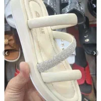 دمپایی مجلسی|کیف، کفش، کمربند|قلعه قاضی, |دیوار