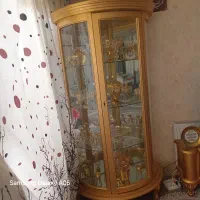 ویترین چوبی طلایی