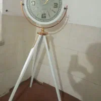 ساعت  پایه دار