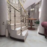 یک آشپز خانم و یک نظافتچی خانم  برای یک خانواده