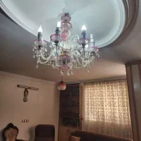 یک عدد لوستر کریستال قدیمی