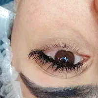 اکستنشن مژه حرفه ای