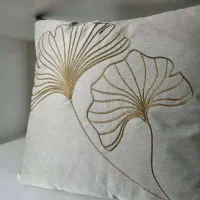 جلد رویه کوسن سفید با طرح طلایی