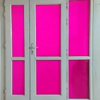 یک عدد درب  سه لنگه بسیار تمییز و سالم