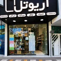 فروشنده خانم فروشگاه موبایل
