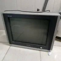 تلویزیون قدیمی سالم همراه دیویدی و میز