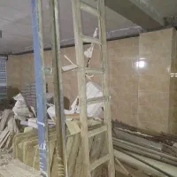 دو عدد نردبان چوبی ۵ متری و 3 متری