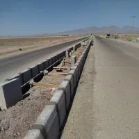 ۲ نفر کارگر اشنا به کار بنایی برای جدول کاری