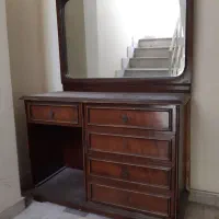 دراور با آینه بزرگ