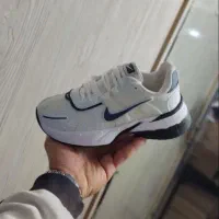 فروش انواع نیم بوت و کفش اسپرت