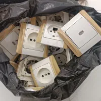 مقداری زیادی  کلید و پریزقیمت مناسب