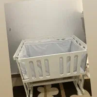 تخت متحرک ،کنار تخت مادر