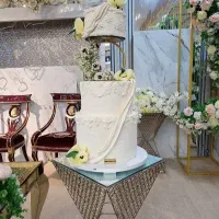 کیک های خامه ای و فوندانتی و دسر و فینگرفود لنا