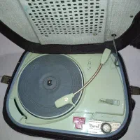 گرامافون چمدونی قدیمی|کلکسیون اشیاء عتیقه|شاهین‌شهر, عطار|دیوار