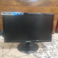 سیستم کامپیوتر با مانیتور نوزده اینچ ال ای دی