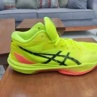 کفش و وسایل ورزشی