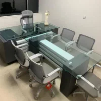 نیروی خانم در محیط اداری و یک نیروی خانم جهت نظافت