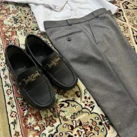 پیراهن سفید شلوار پارچه ای کفش کالج پسرانه