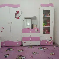 کمد و ویترین و میز آرایش دخترانه و تخت و میز تحریر