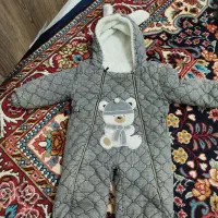 چند تیکه لباس و لوازم بچه
