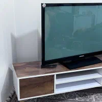 تلویزیون همراه با میز Tv