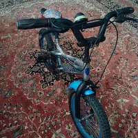 دو عدد دوچرخه ۱۶ و ۱۲