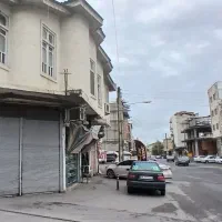 کوچه یگانه، مغازه دو نبش