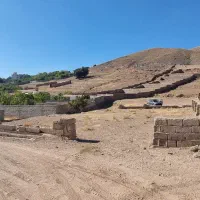 زمین ۵۰۰ متری روی بلندی چسب بافت