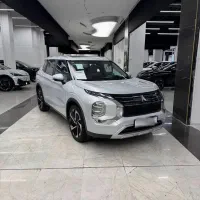 میتسوبیشی اوتلندر ۲۰۲۳ HLine دودف در حد