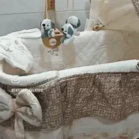 تخت کنار مادر