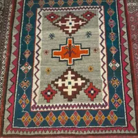 یک عدد قالیچه لری دست بافت