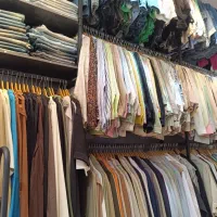 فروشنده خانم با تجربه کاری در بوتیک زنانه